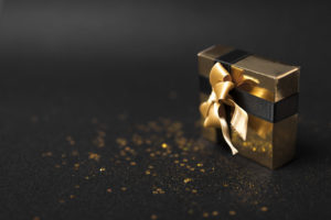 small-gift-box-with-bright-spangles-table